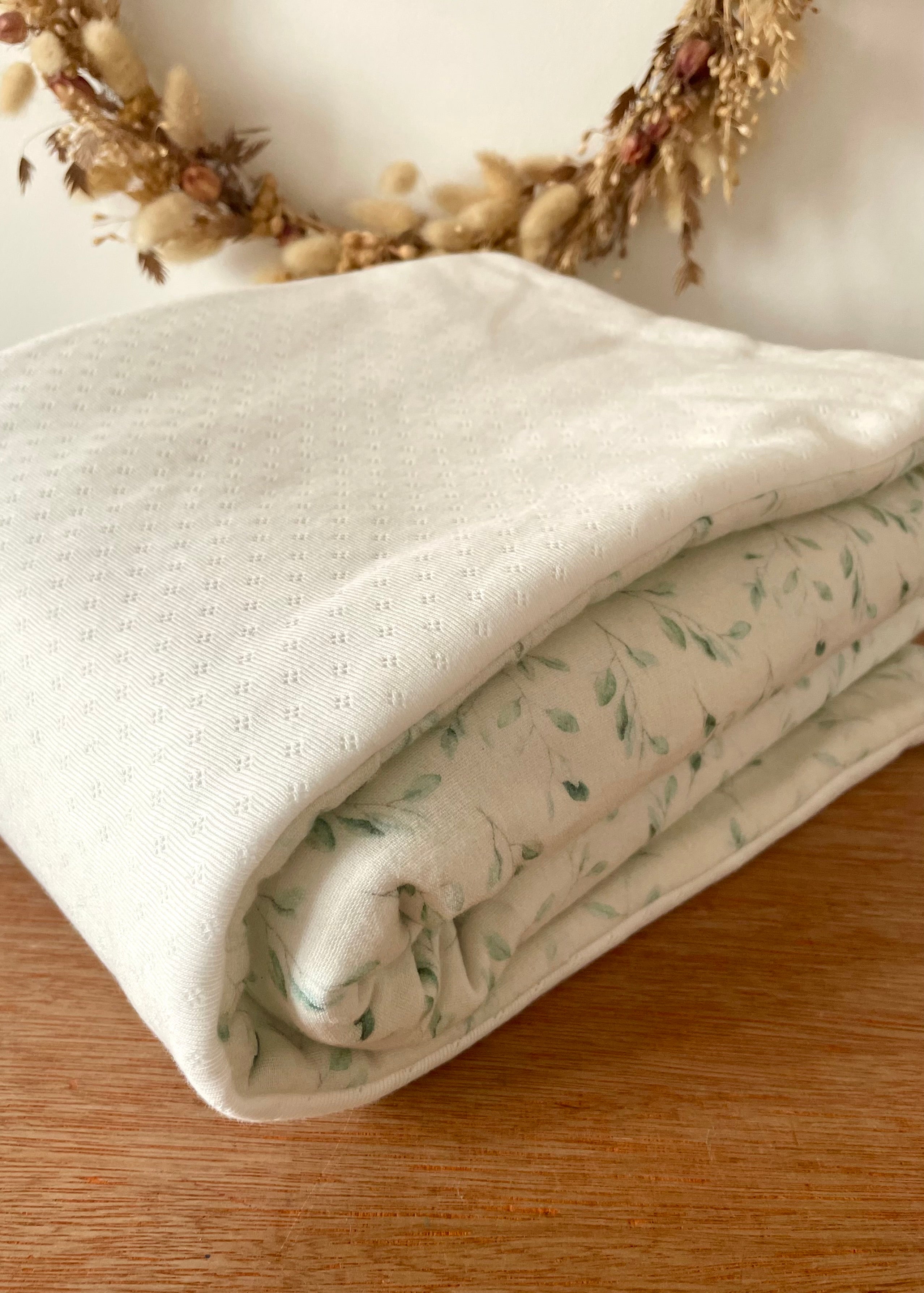 Couverture feuillage eucalyptus/ blanc cassé