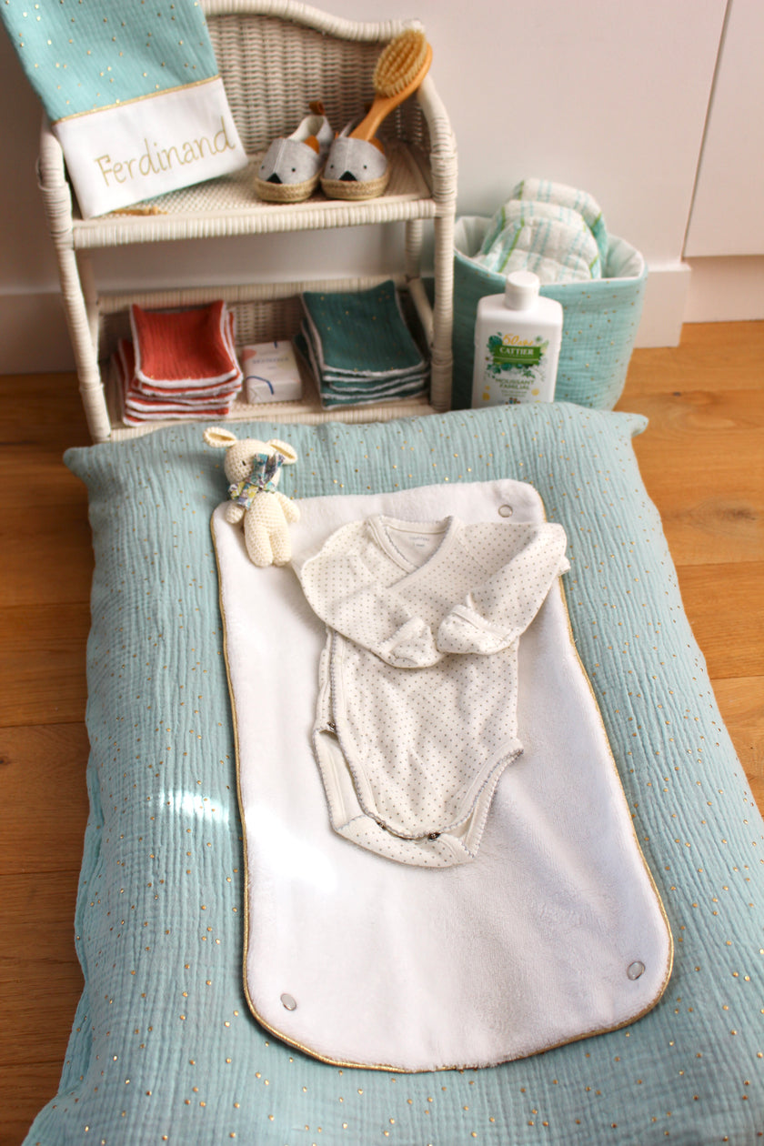 Vert menthe à pois dorés