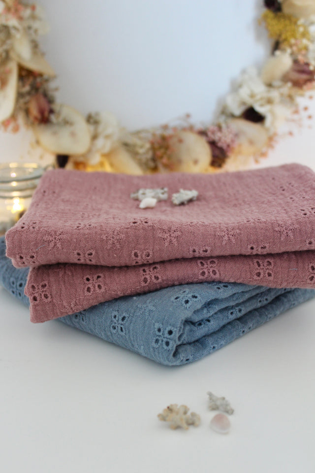 lange grand format en gaze de coton broderie anglaise