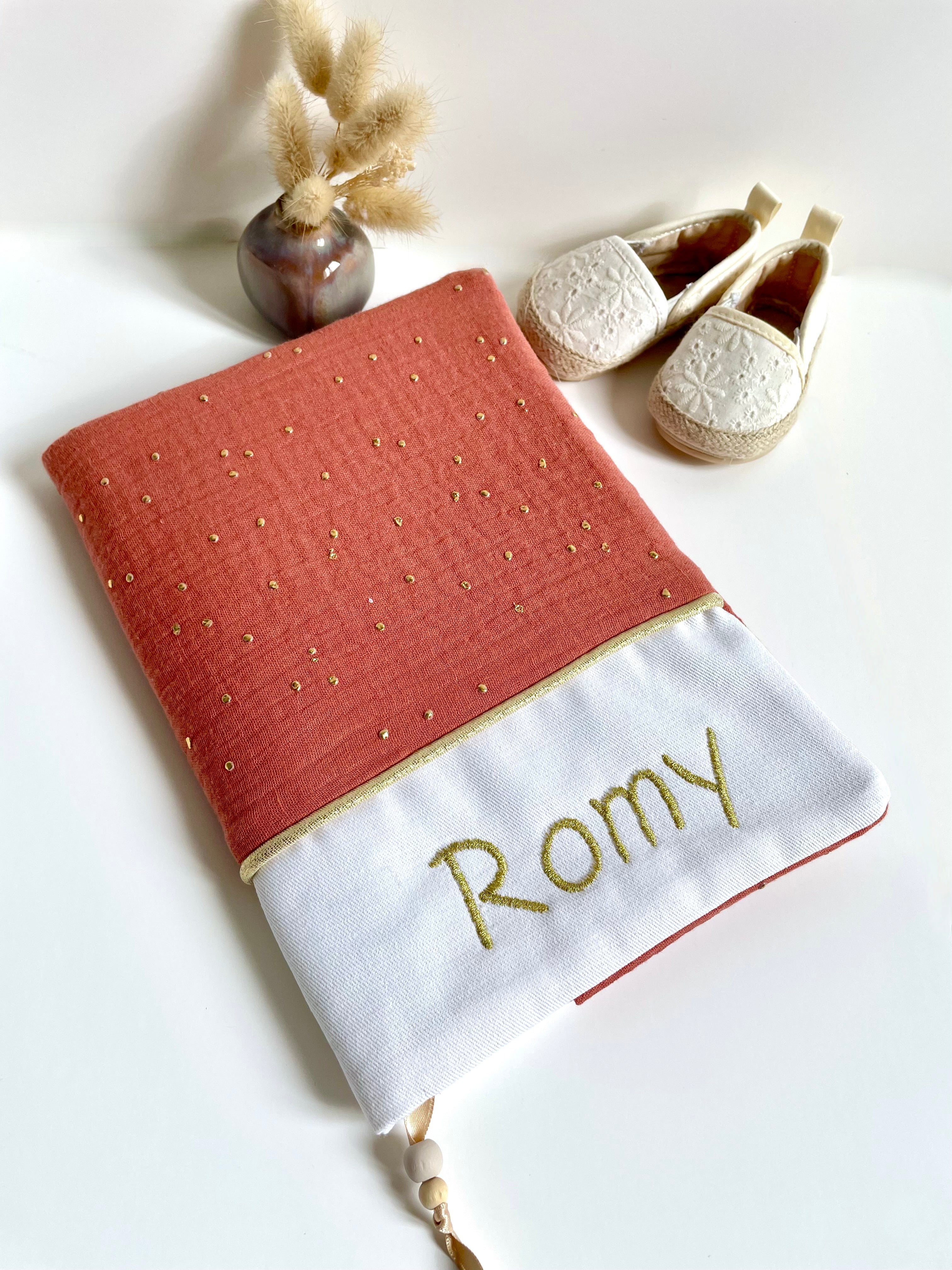 Protège carnet de santé pois dorés