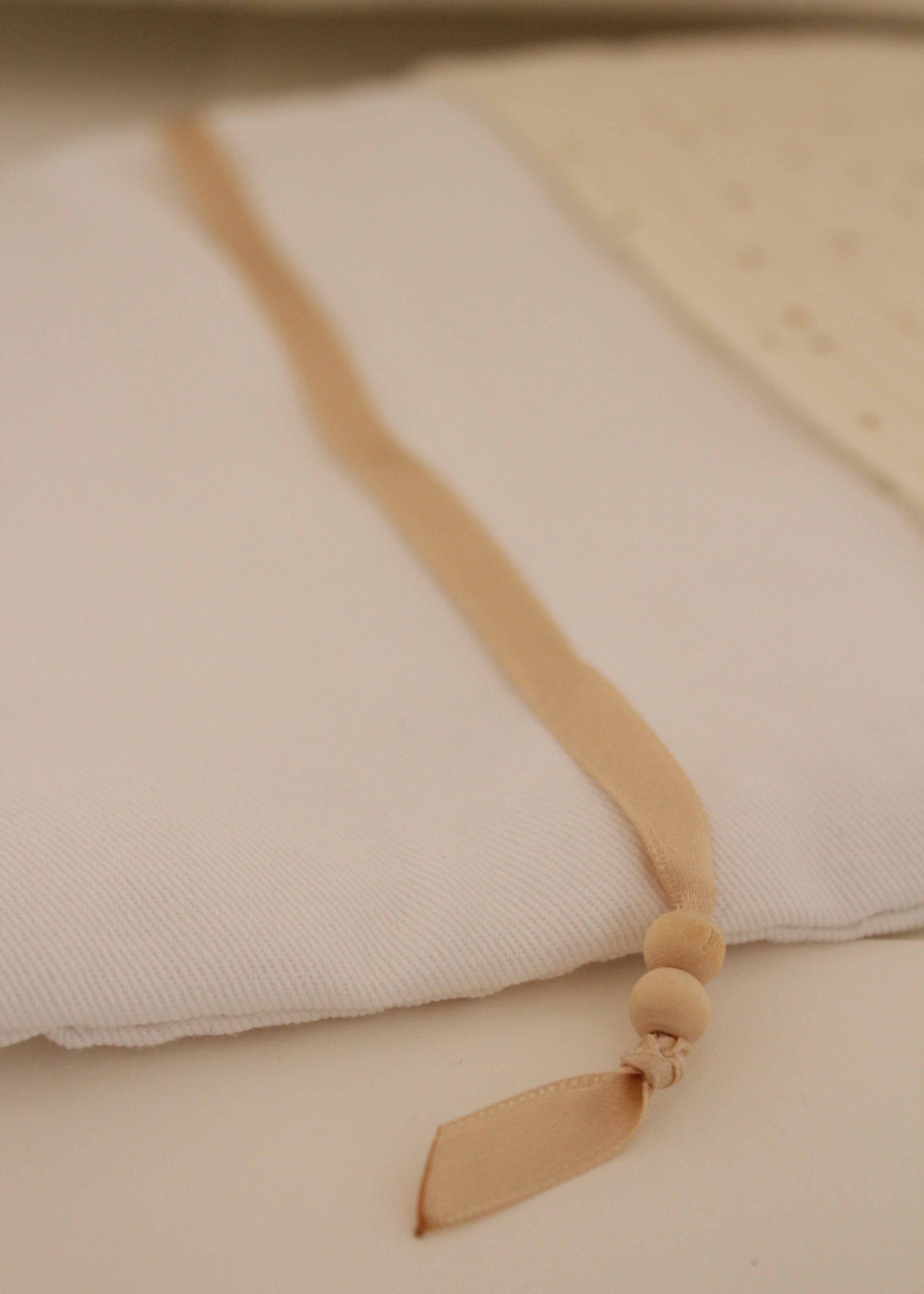 Protège carnet de santé pois dorés