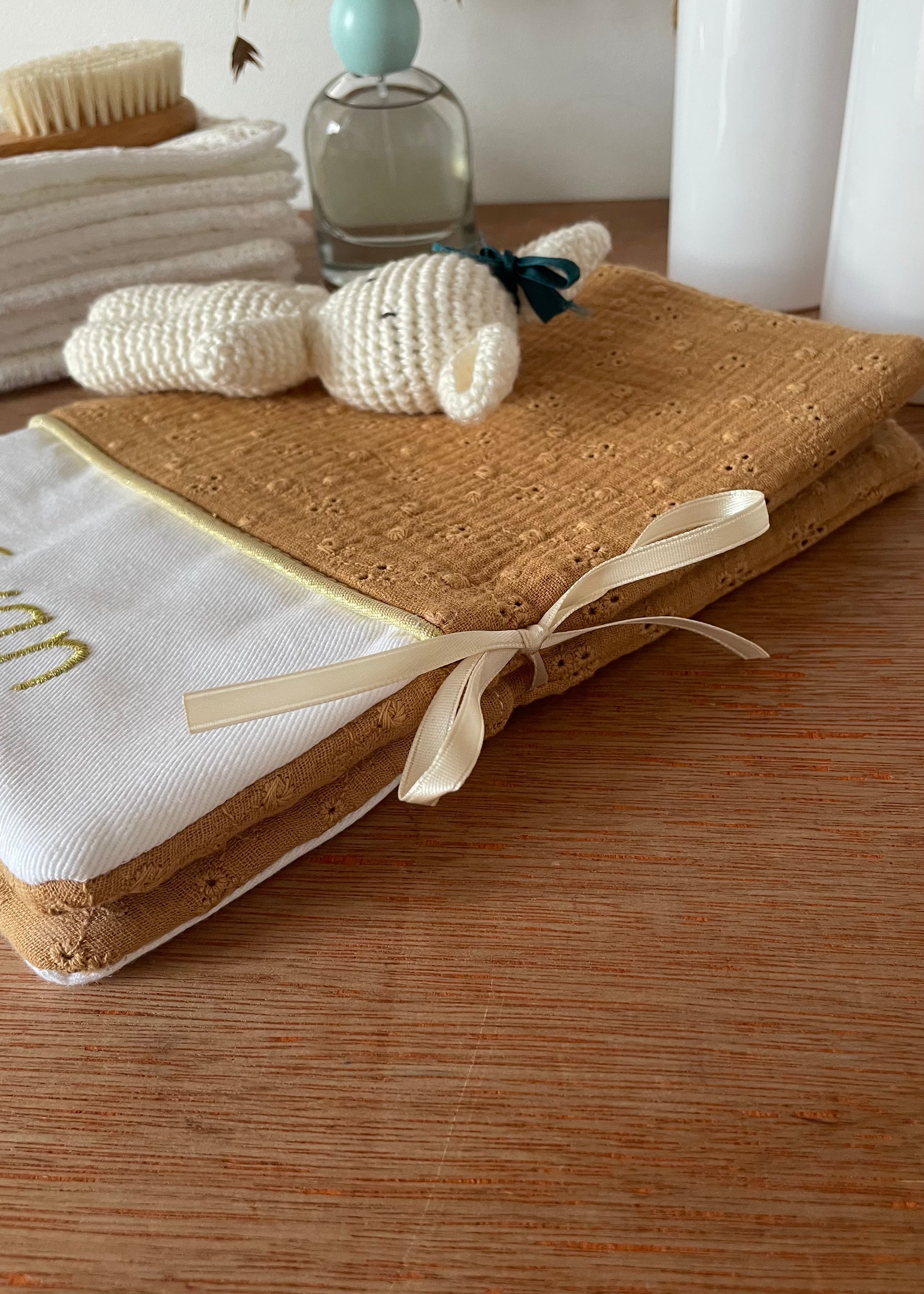 Protège carnet de santé pois dorés