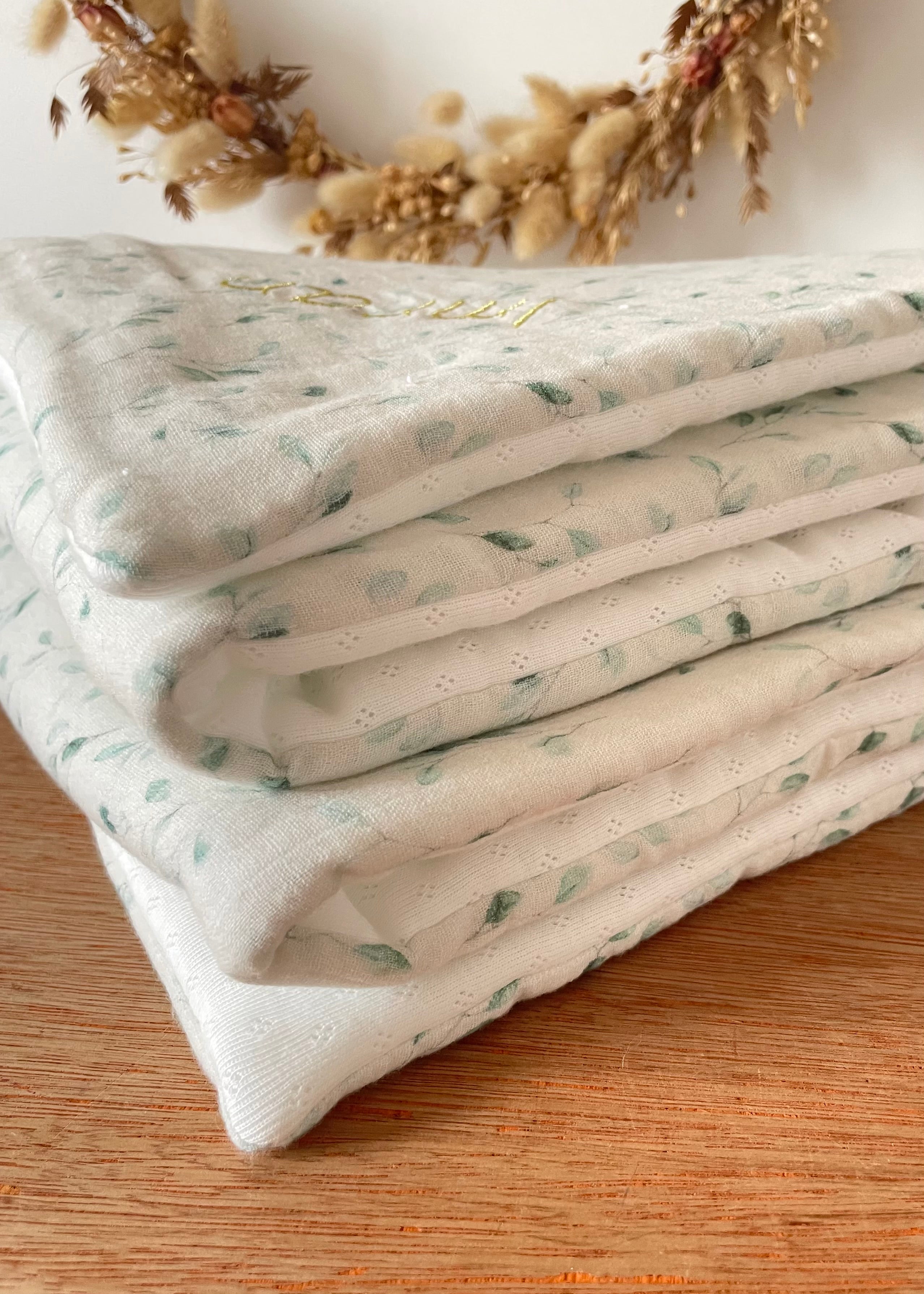 Couverture feuillage eucalyptus/ blanc cassé