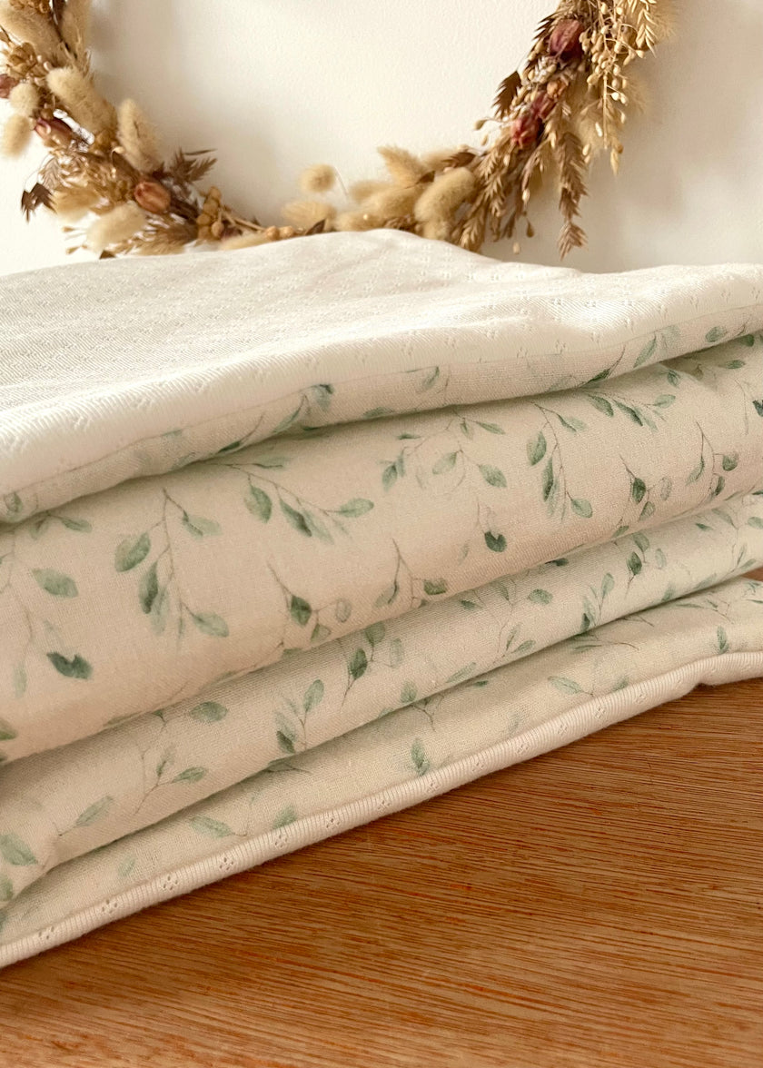 Couverture feuillage eucalyptus/ blanc cassé