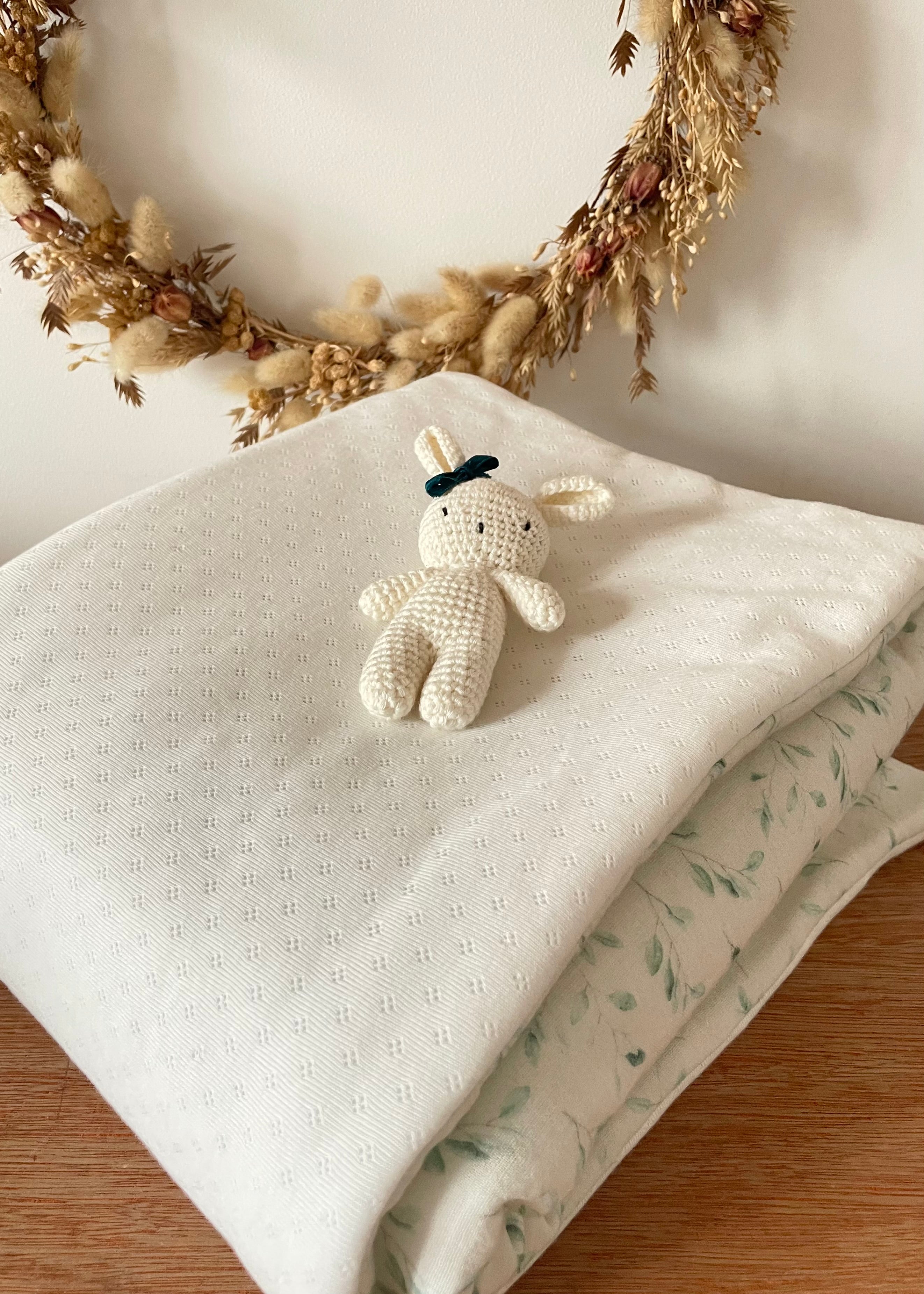 Couverture feuillage eucalyptus/ blanc cassé