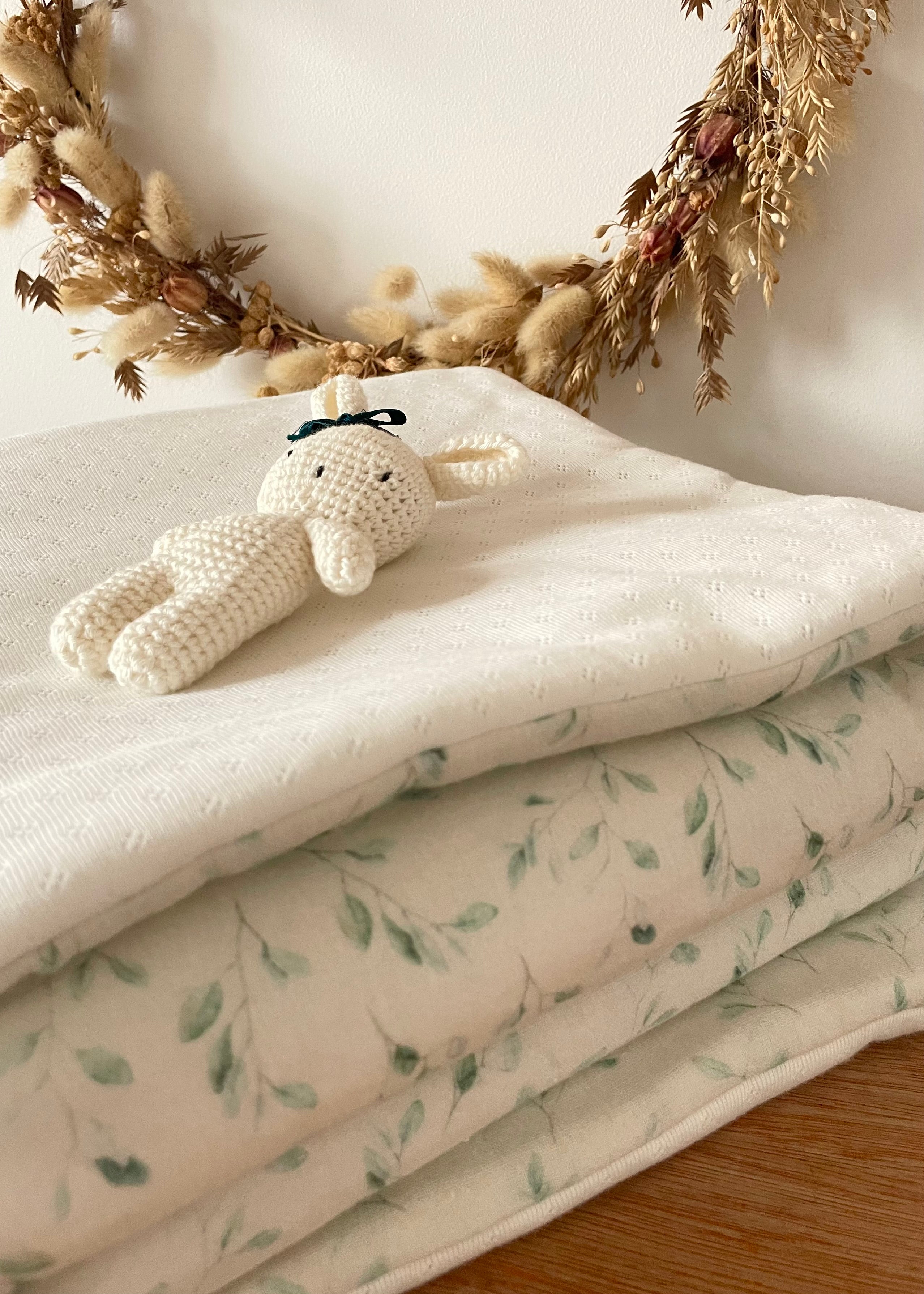 Couverture feuillage eucalyptus/ blanc cassé