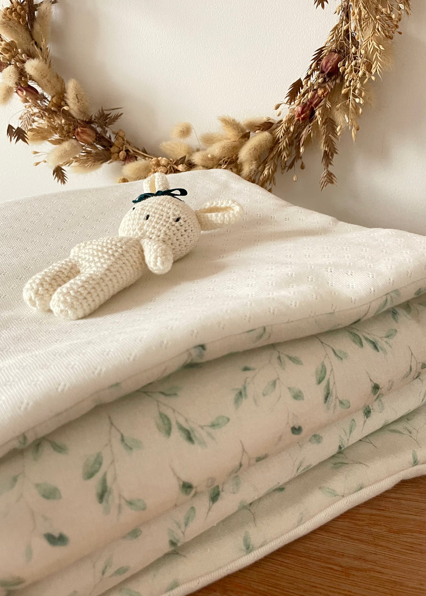 Couverture feuillage eucalyptus/ blanc cassé