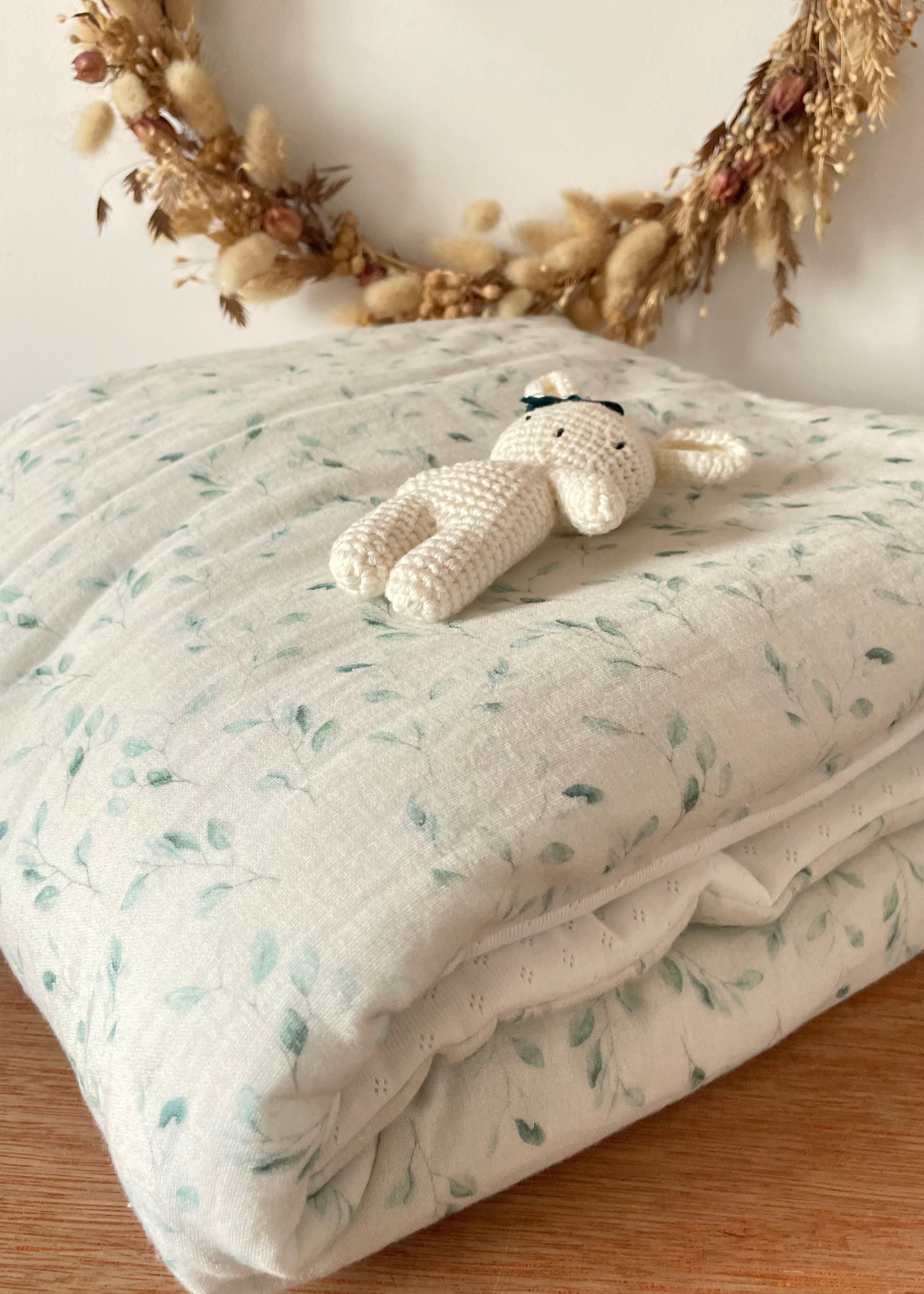 Couverture feuillage eucalyptus/ blanc cassé