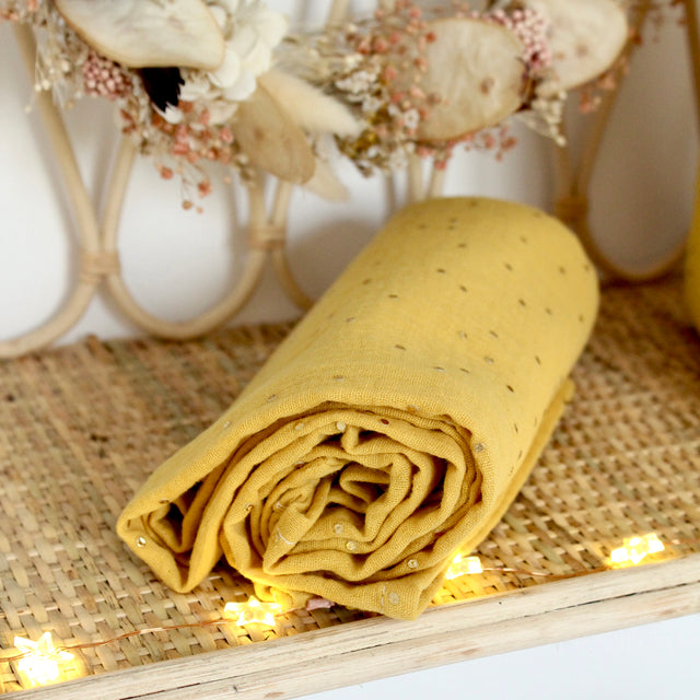 grand lange moutarde, lange gaze de coton oeko-tex, grand lange jaune, lange pour bain enveloppé