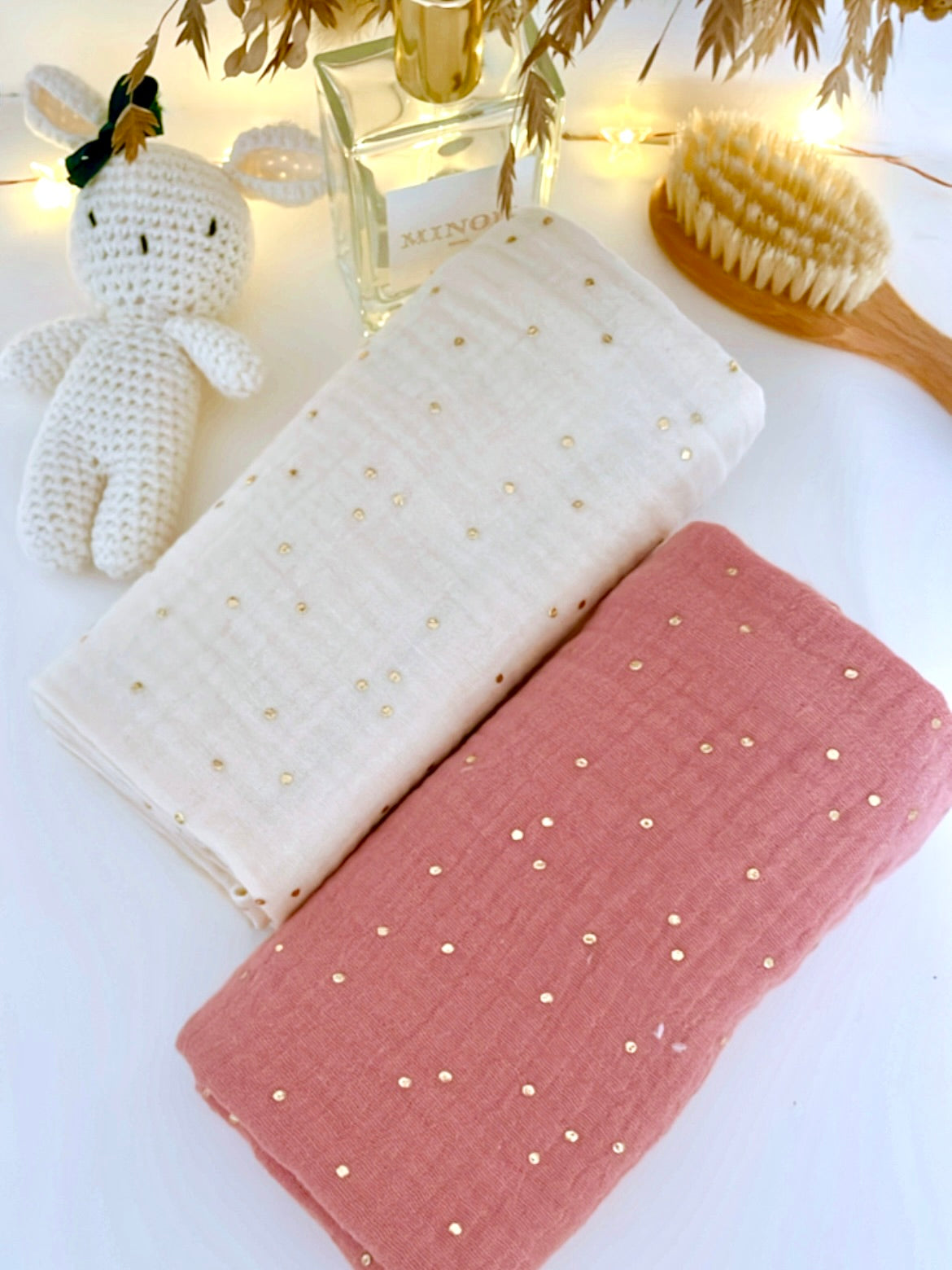 lange XXL en gaze de coton couleur rose avec petits pois dorés