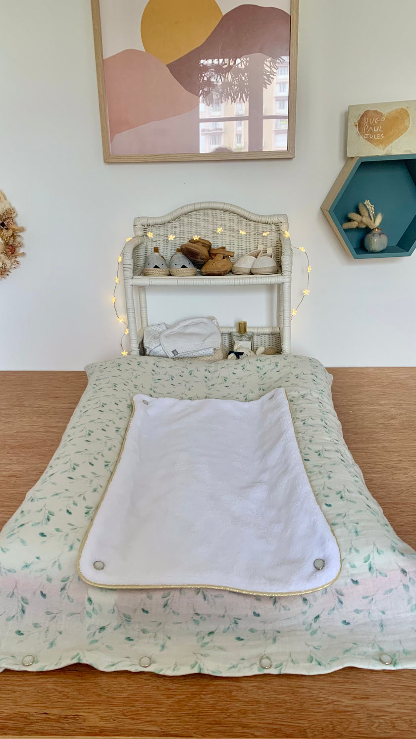 Housse de matelas à langer imprimé feuillage eucalyptus, déco chambre bébé nature, chambre végétale, décor nature 