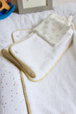 housse de matelas à langer en gaze de coton blanc avec petits pois dorés et serviette amovible 