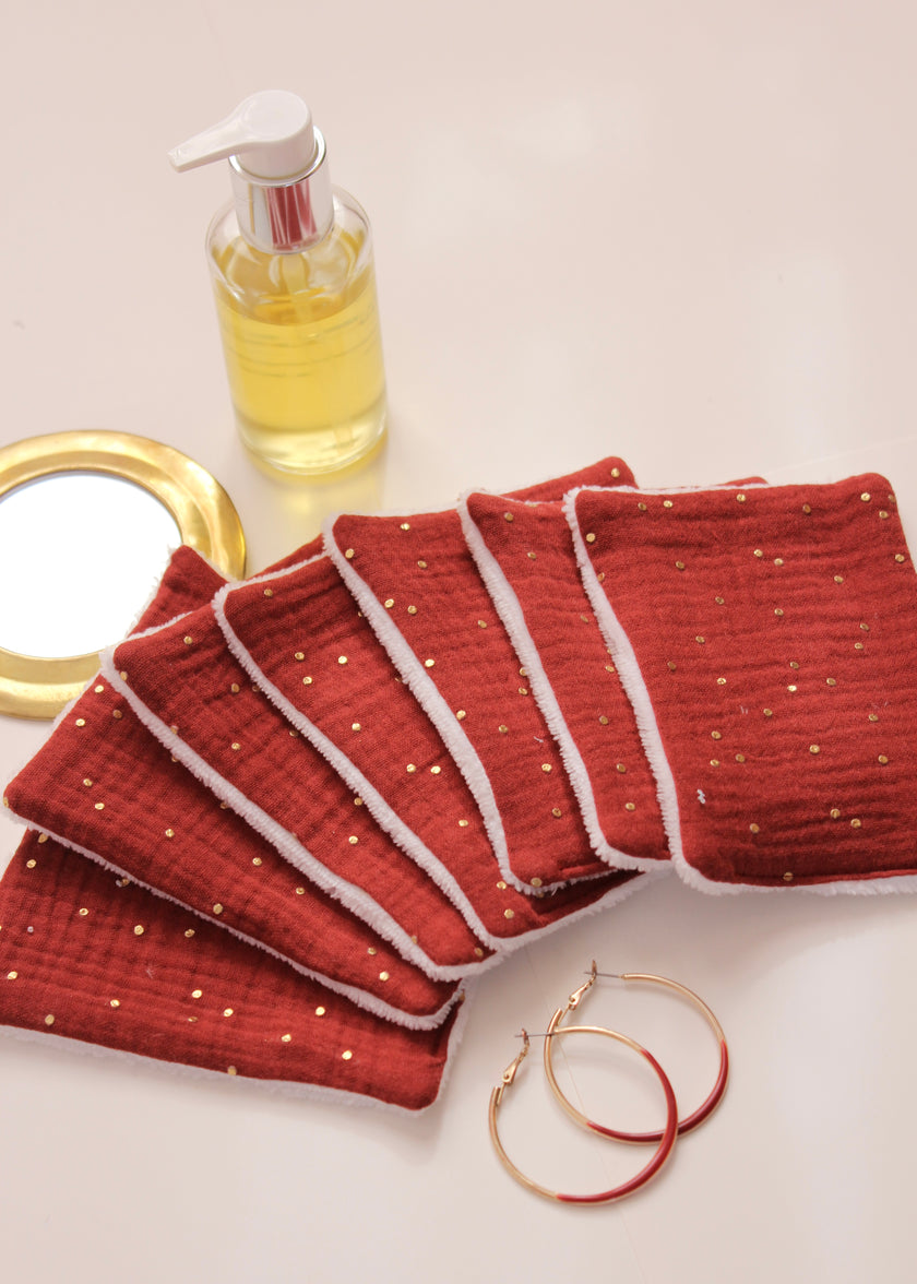 Lingettes démaquillantes femme tomette