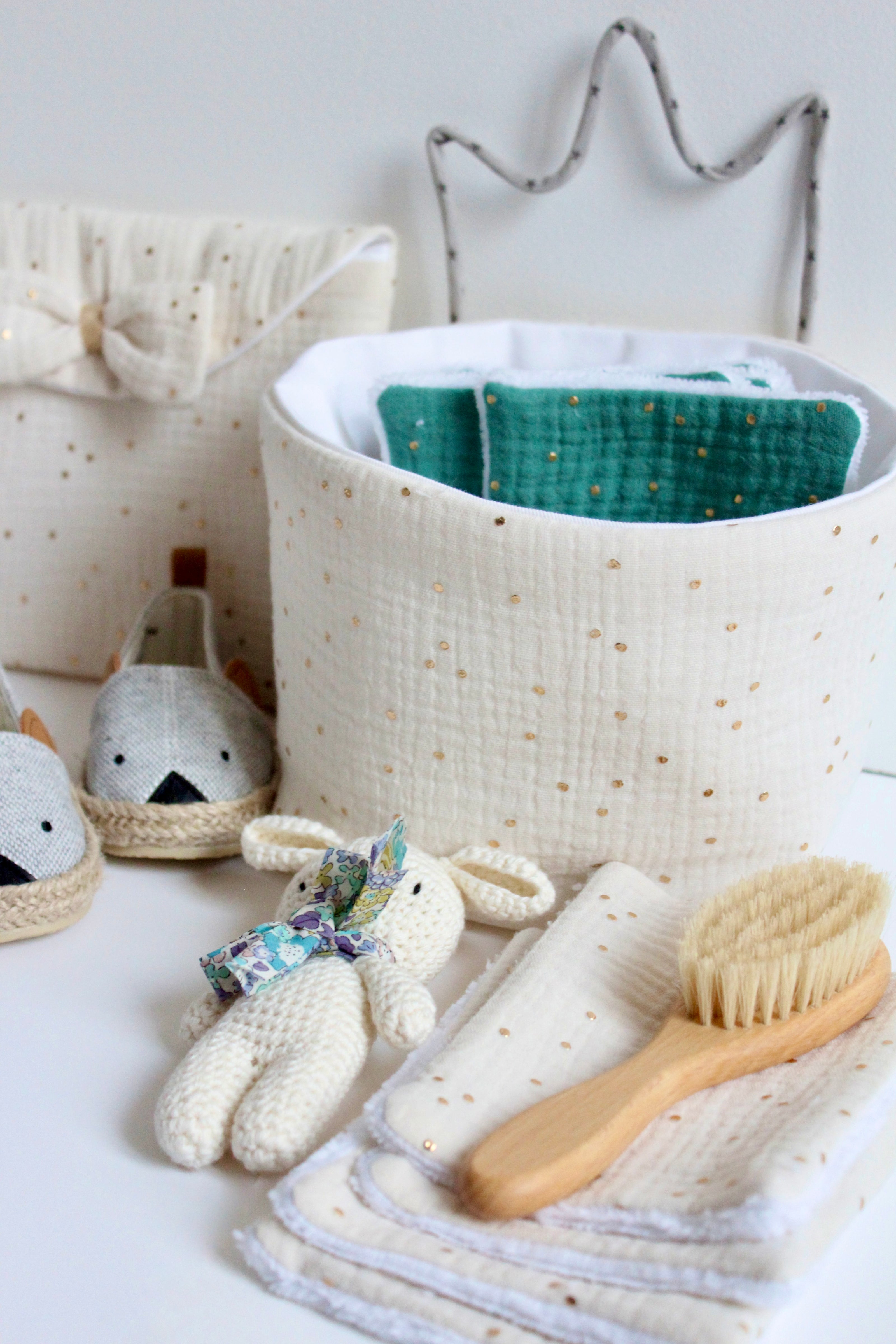Panier de rangement écru doré
