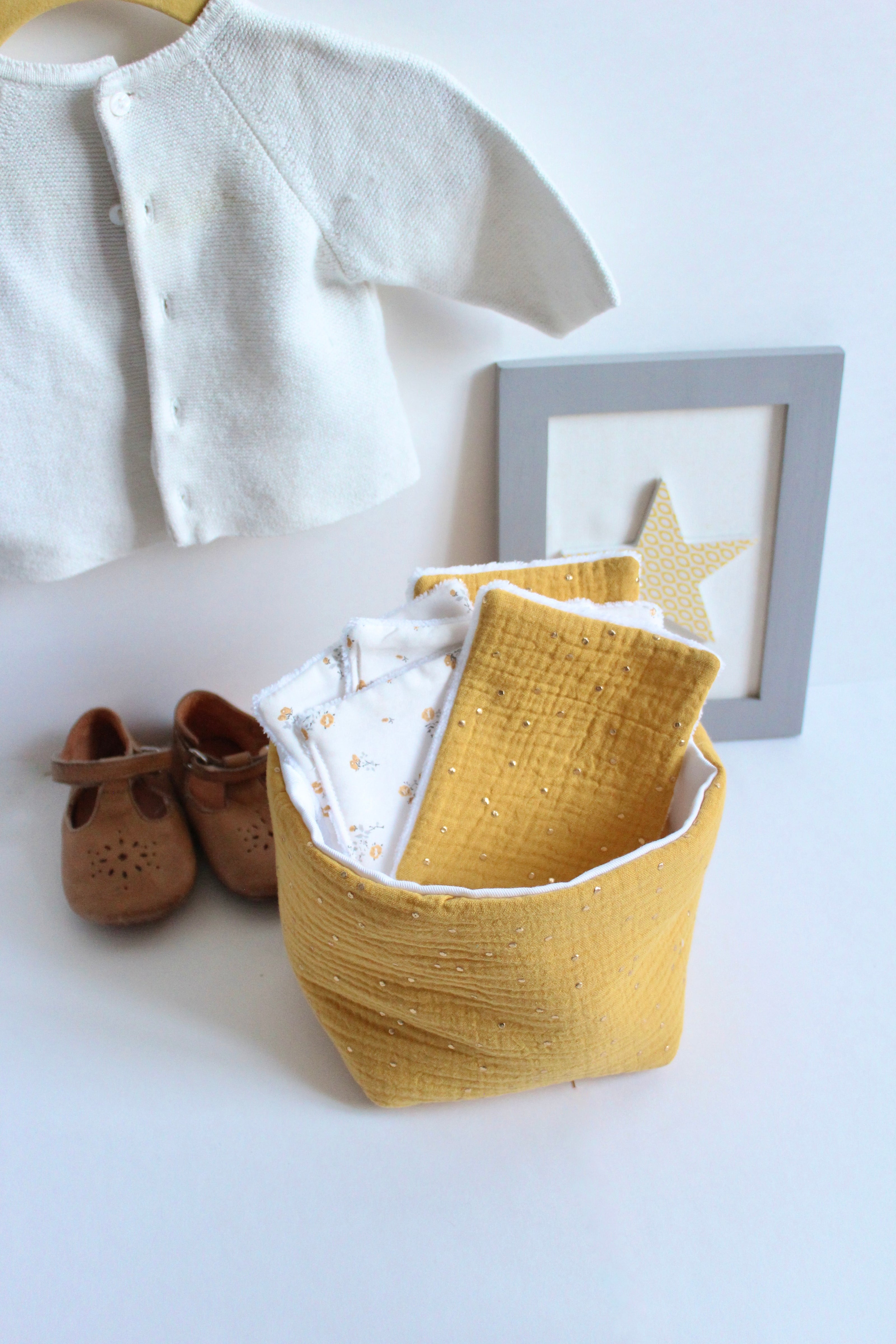 Panier de rangement moutarde doré