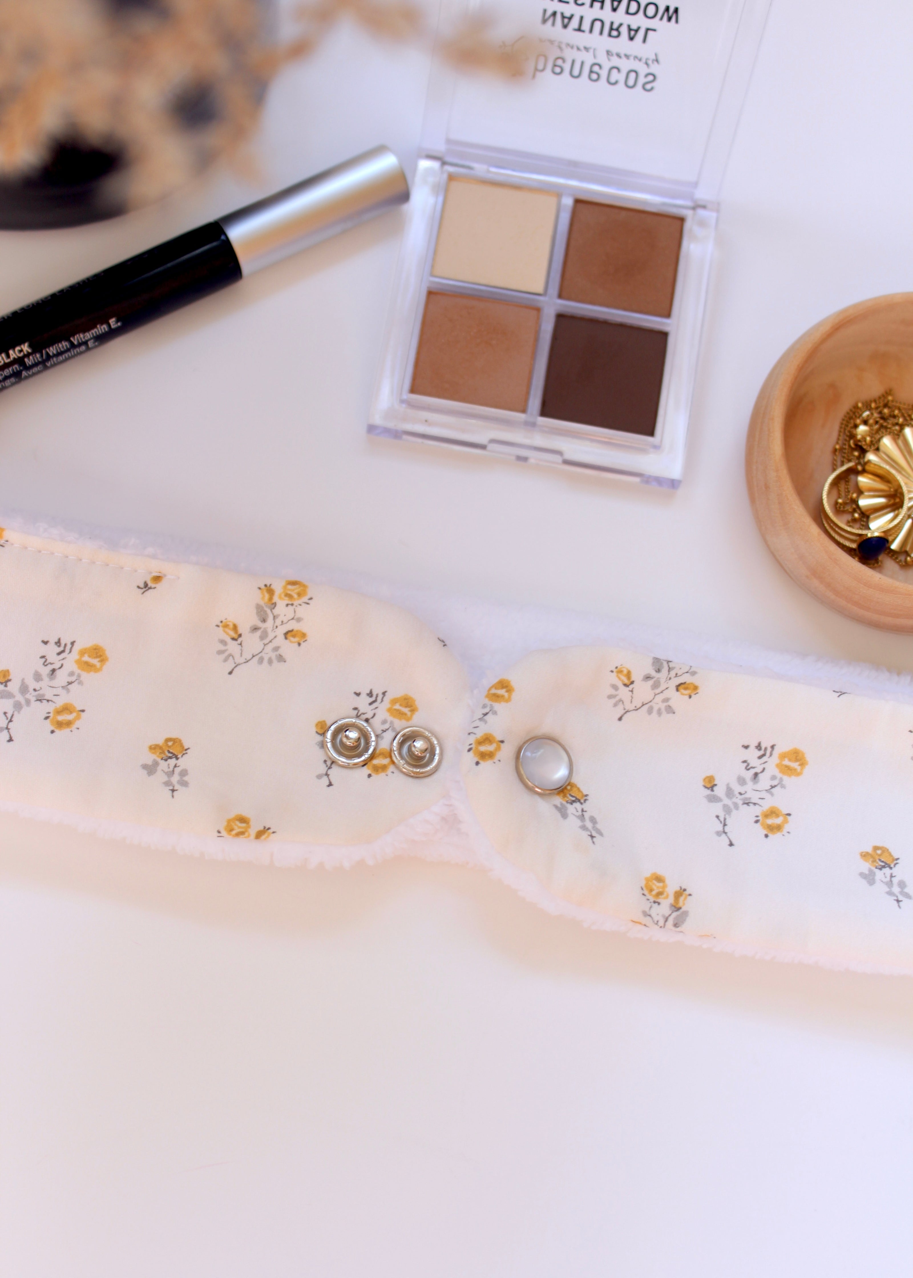 Bandeau de maquillage fleuri