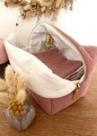Trousse de toilette rose thé broderie anglaise