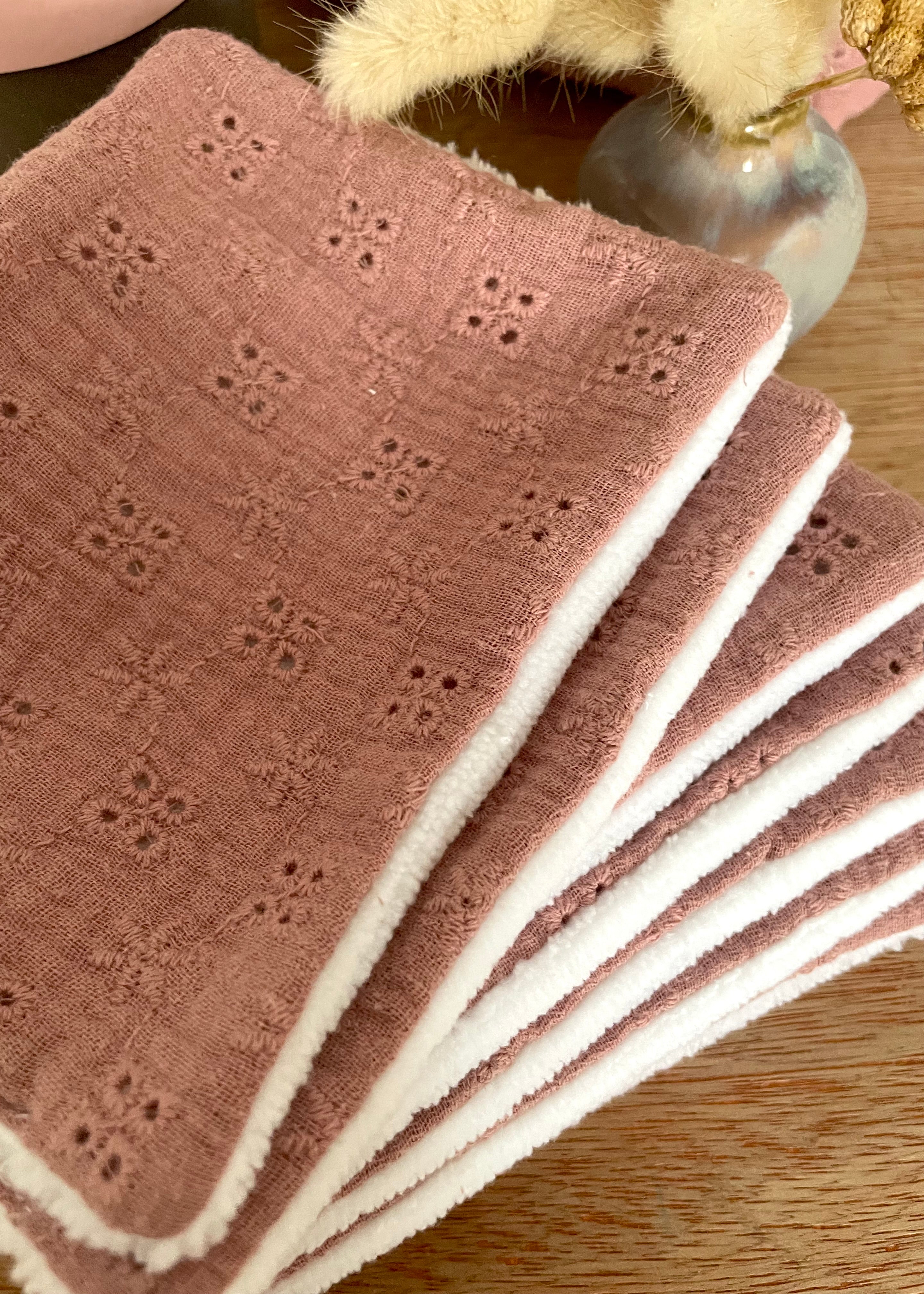 Lingettes femme démaquillantes brodées