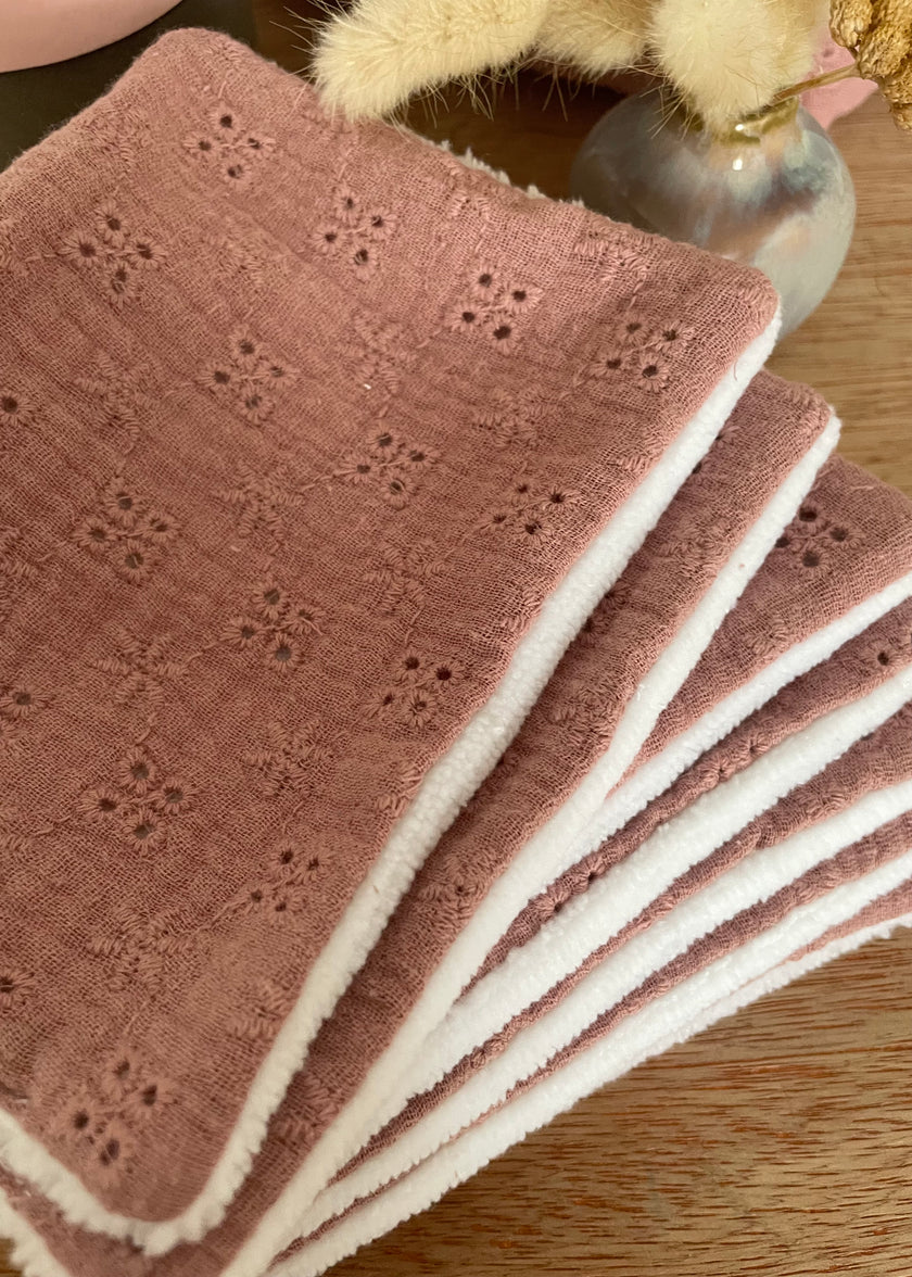 Lingettes femme démaquillantes brodées