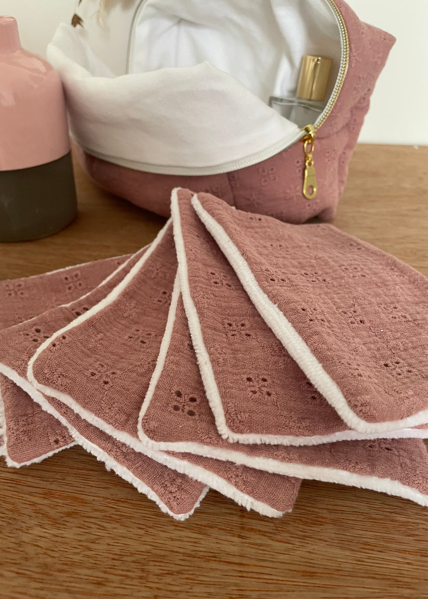 Lingettes femme démaquillantes brodées