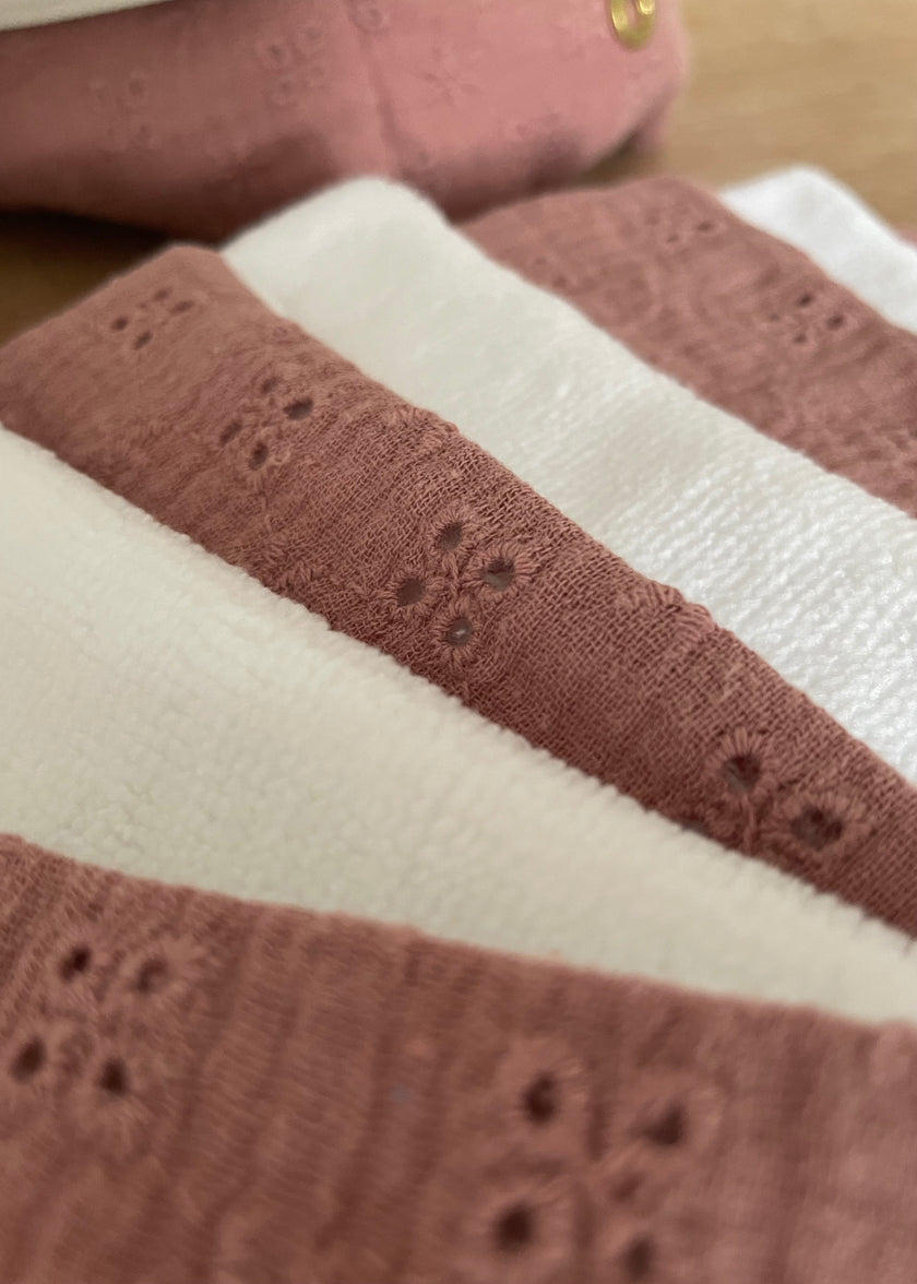 Lingettes soin bébé ultra douce rose brodée