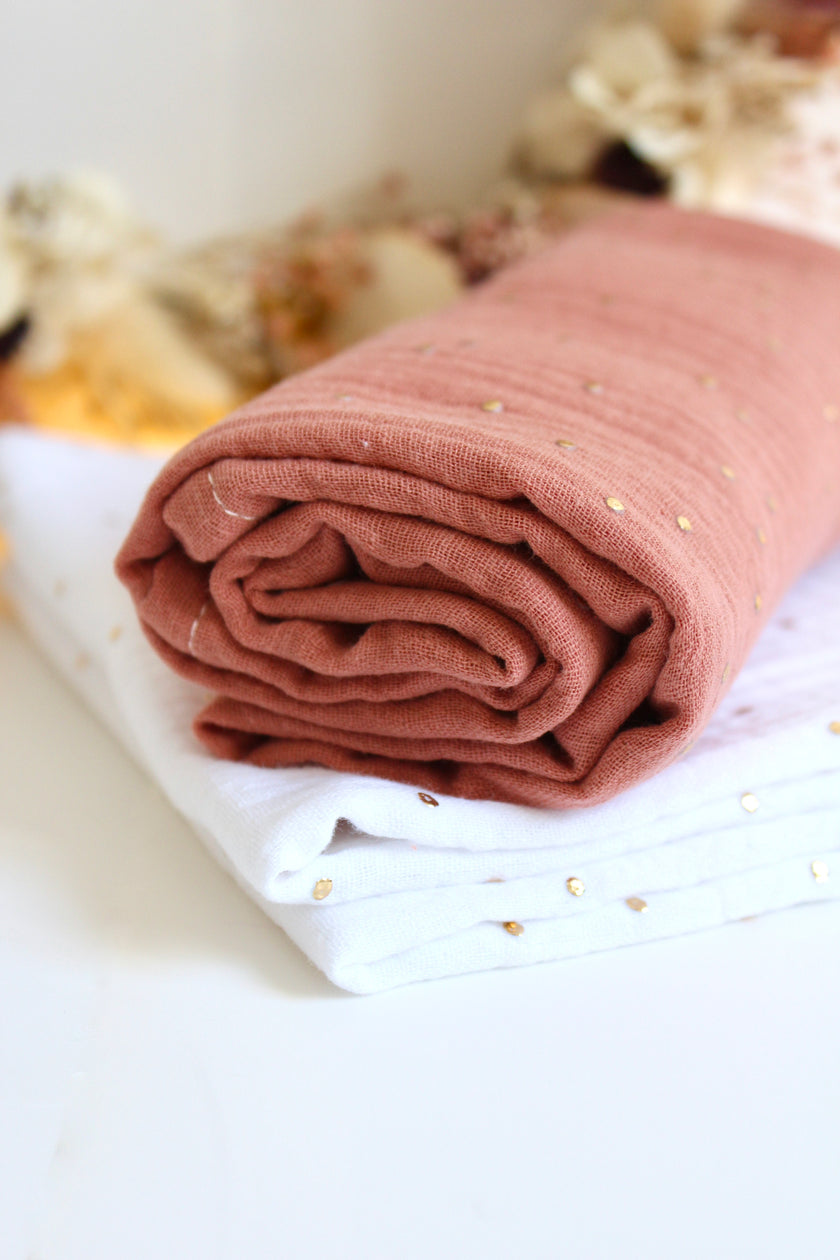 lange pour bébé en gaze de coton petits pois dorés terracotta