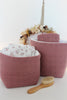 Panier brodé rose pour table à langer