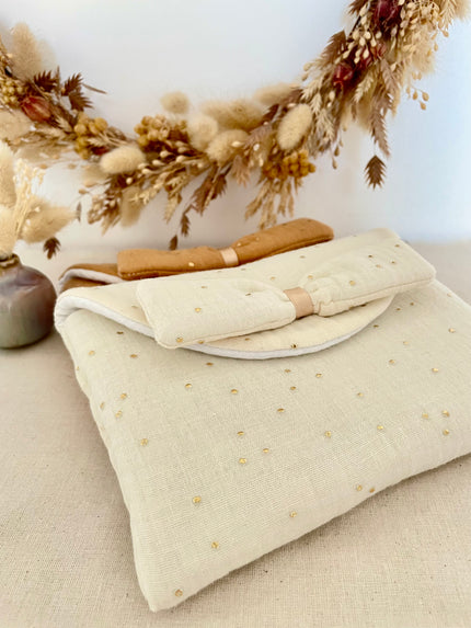 Pochette à couches écru doré