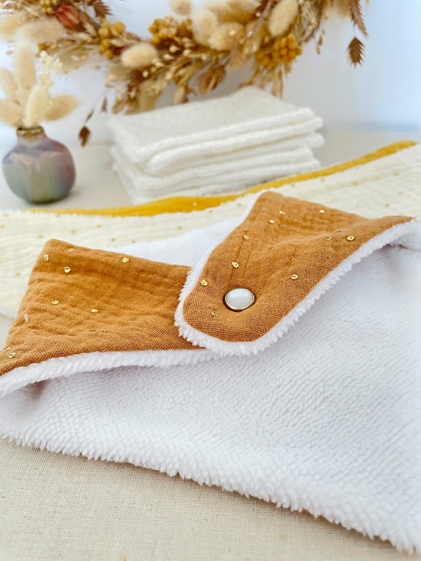 Bavoir bandana camel pois doré