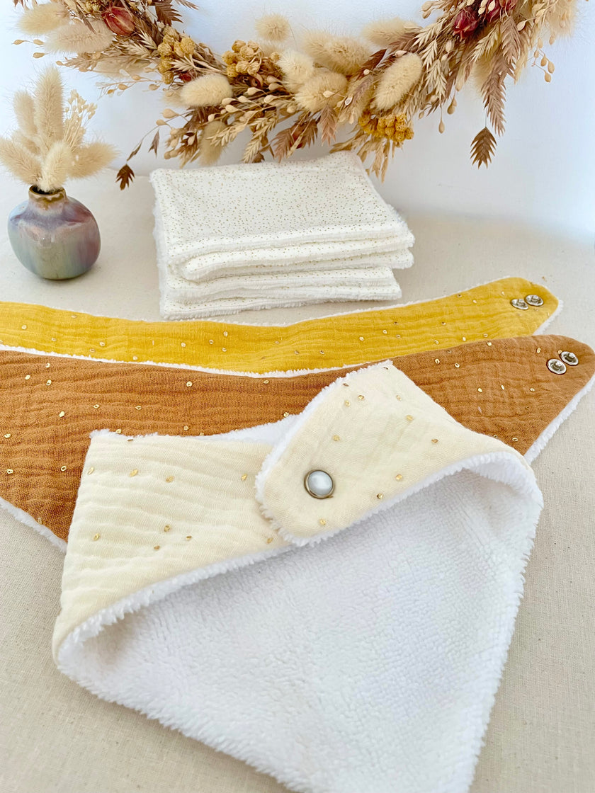 Bavoir bandana écru pois dorés