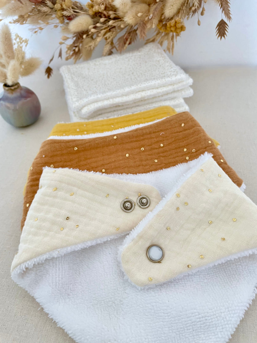 Bavoir bandana écru pois dorés