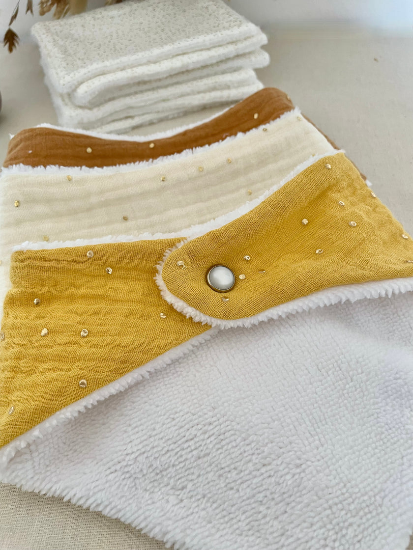 Bavoir bandana moutarde pois dorés