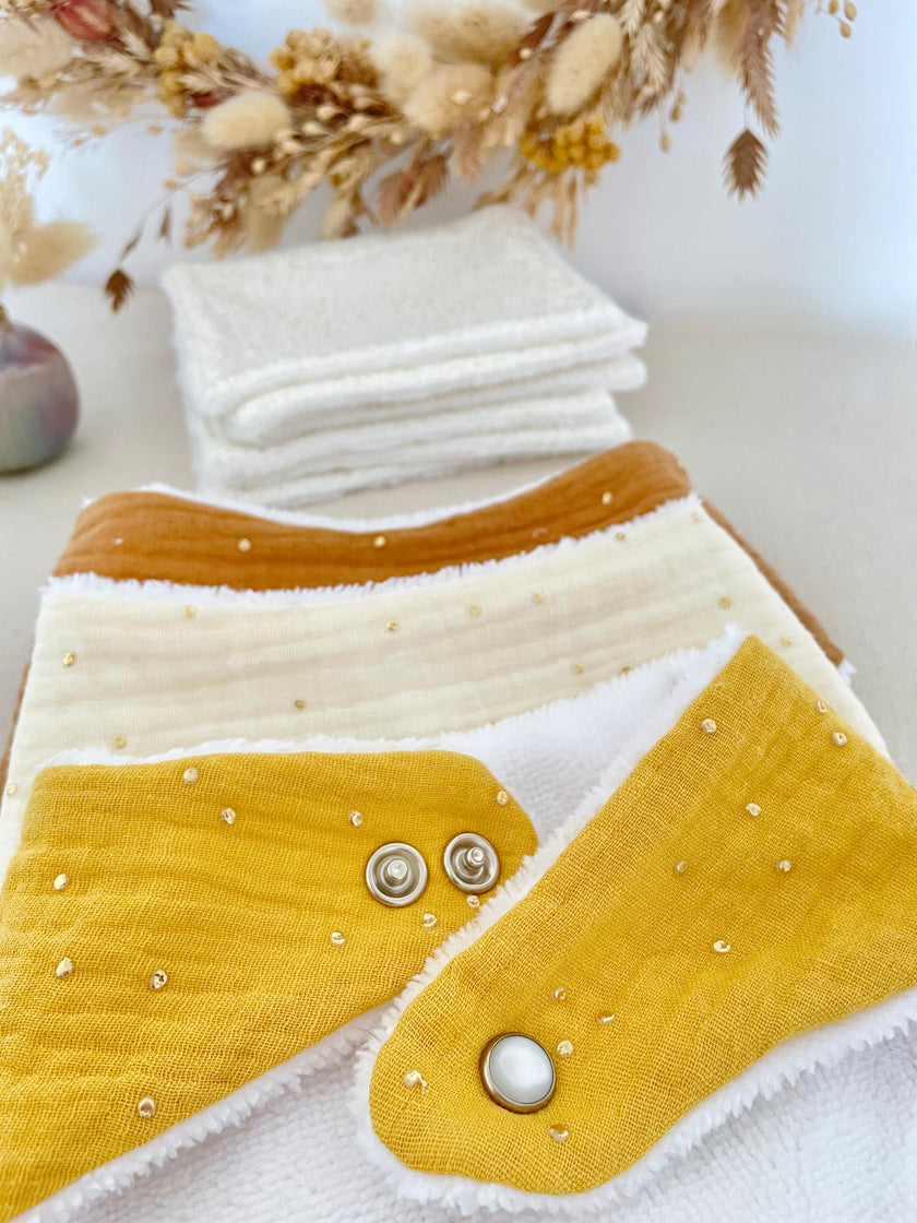 Bavoir bandana moutarde pois dorés