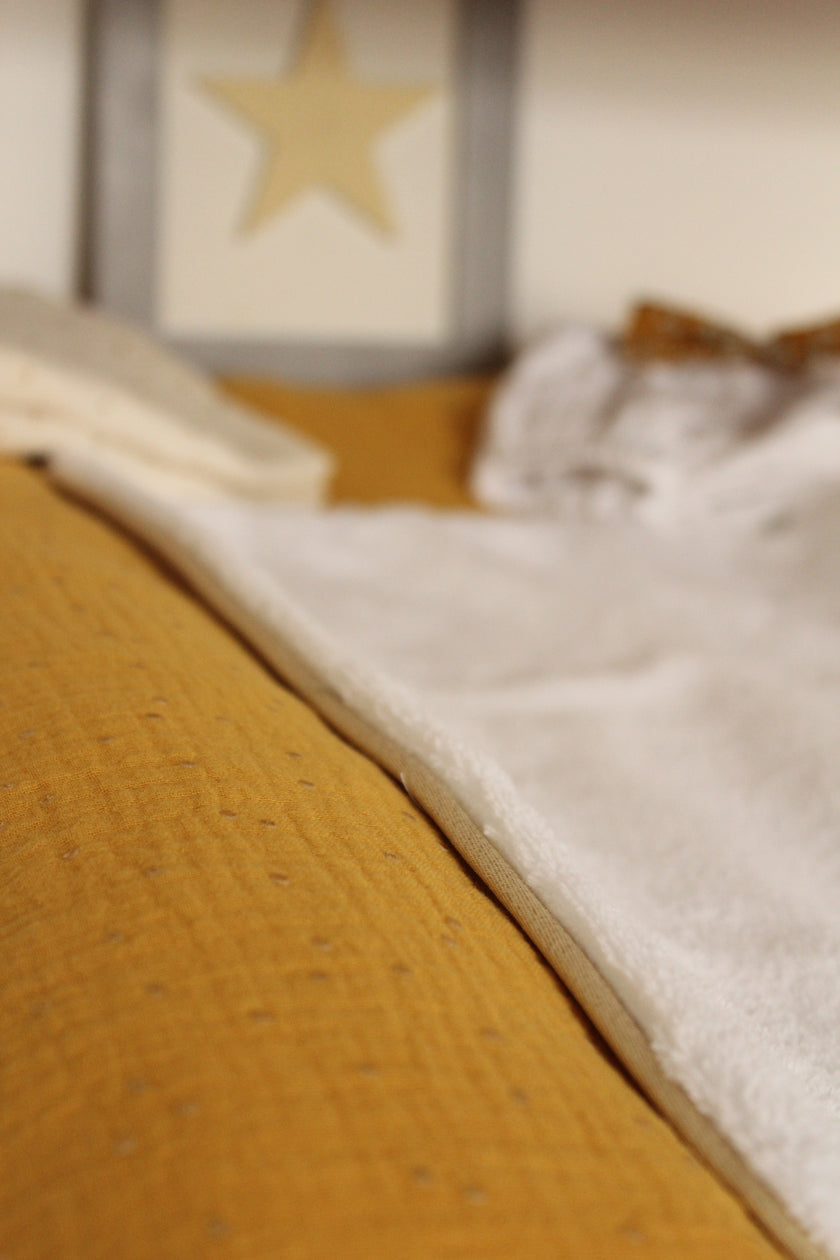 Housse de matelas à langer moutarde doré