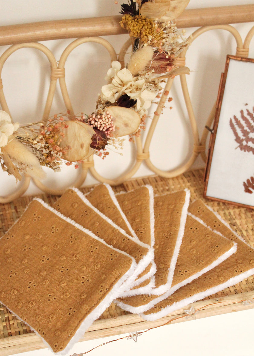 7 Lingettes lavables brodées camel