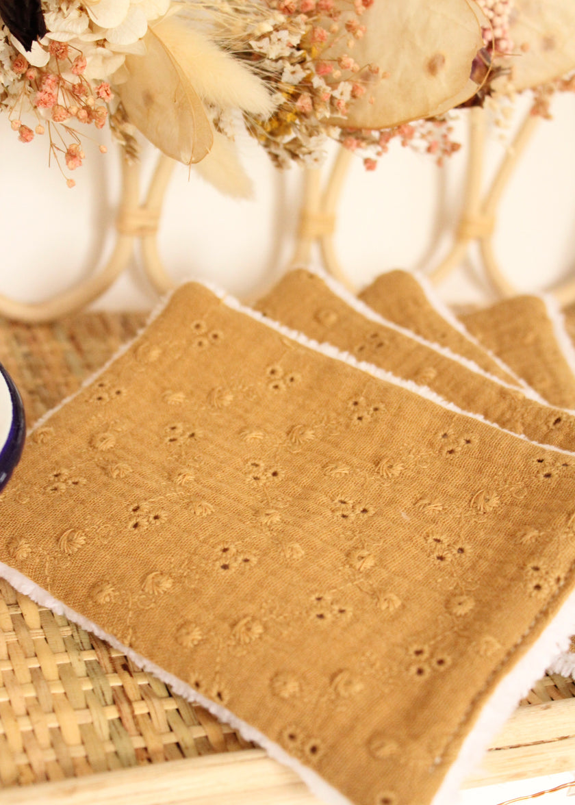 7 Lingettes lavables brodées camel