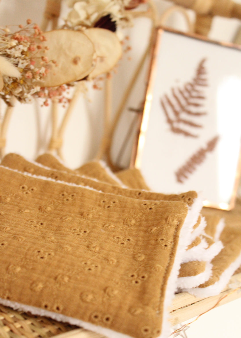 7 Lingettes lavables brodées camel