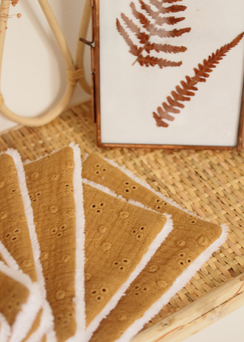 7 Lingettes lavables brodées camel