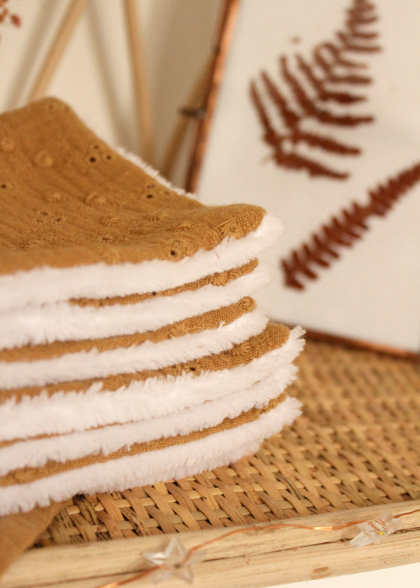 7 Lingettes lavables brodées camel