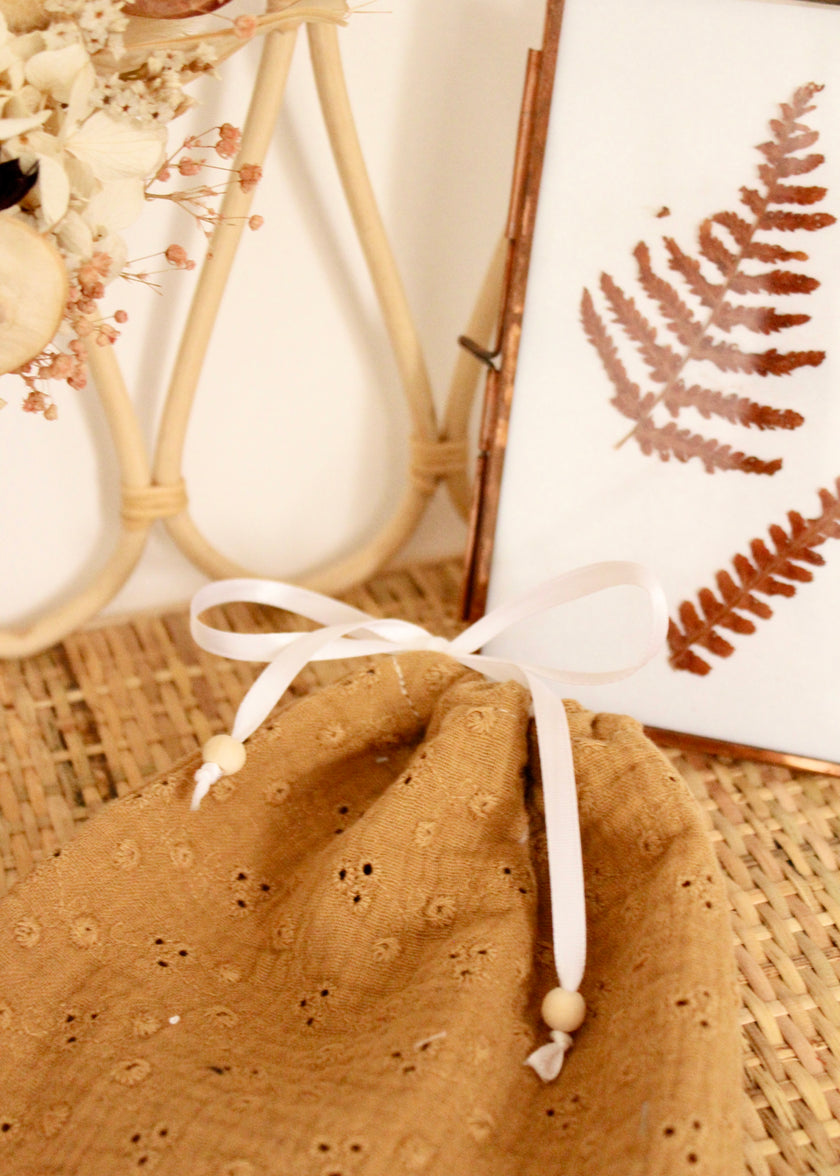 7 Lingettes lavables brodées camel