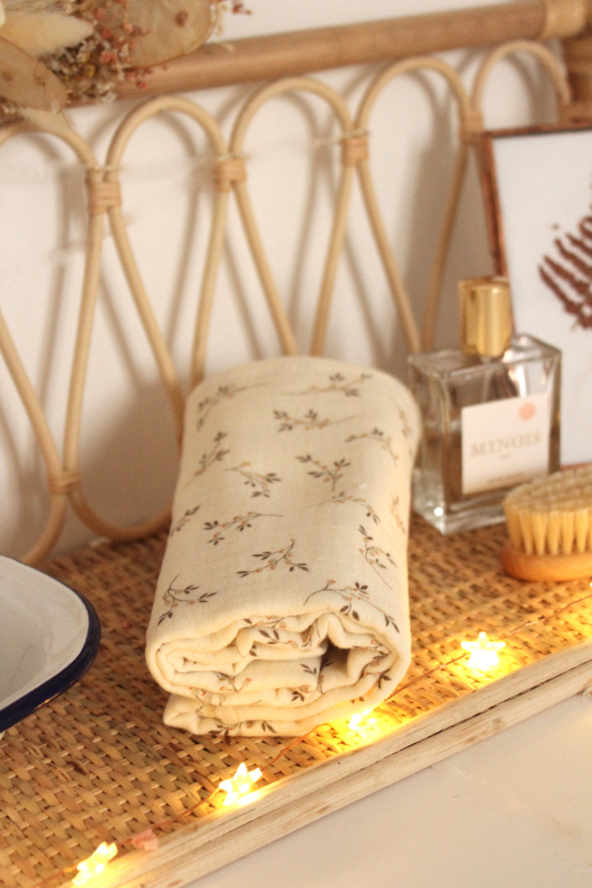 grand lange gaze de coton écru avec petites fleures