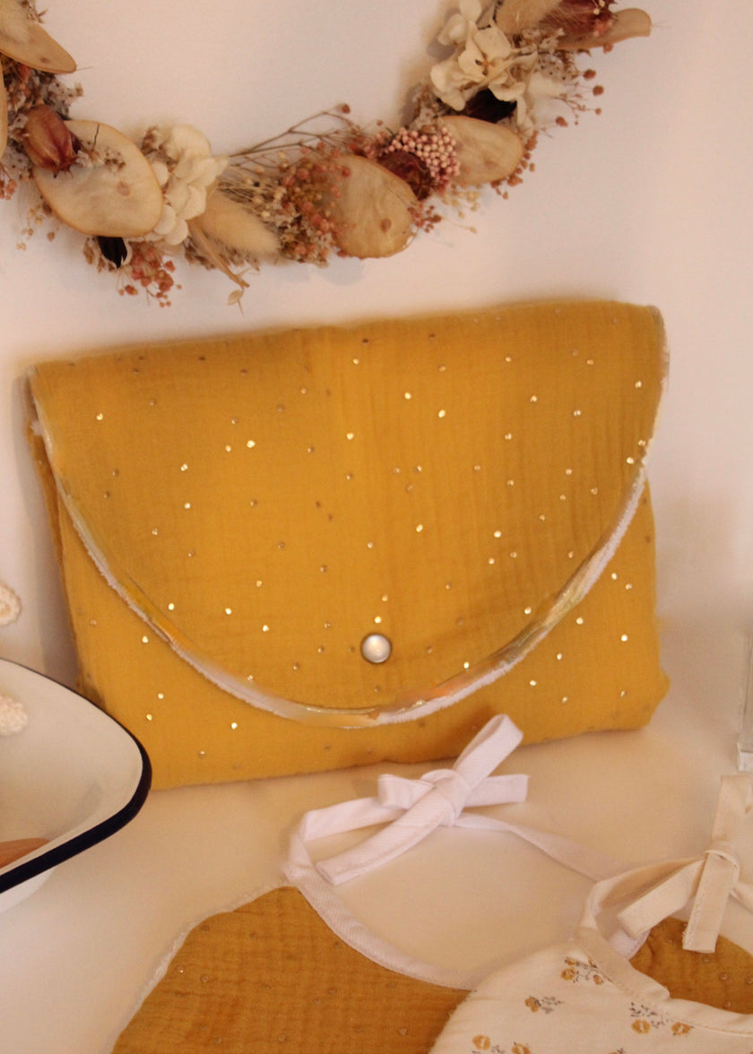 Pochette à couches moutarde doré