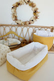 Panier jaune pour table à langer