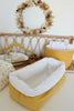 Panier jaune pour table à langer