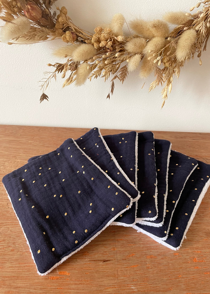 Lingettes démaquillantes femme bleu nuit