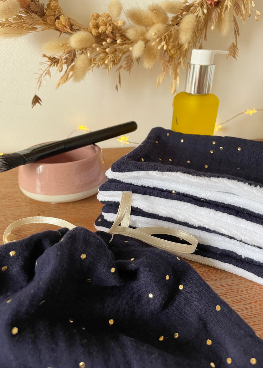 Lingettes démaquillantes femme bleu nuit