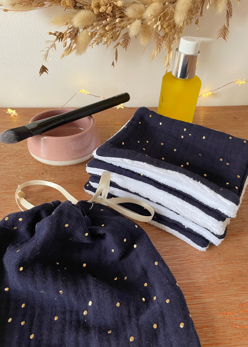 Lingettes démaquillantes femme bleu nuit
