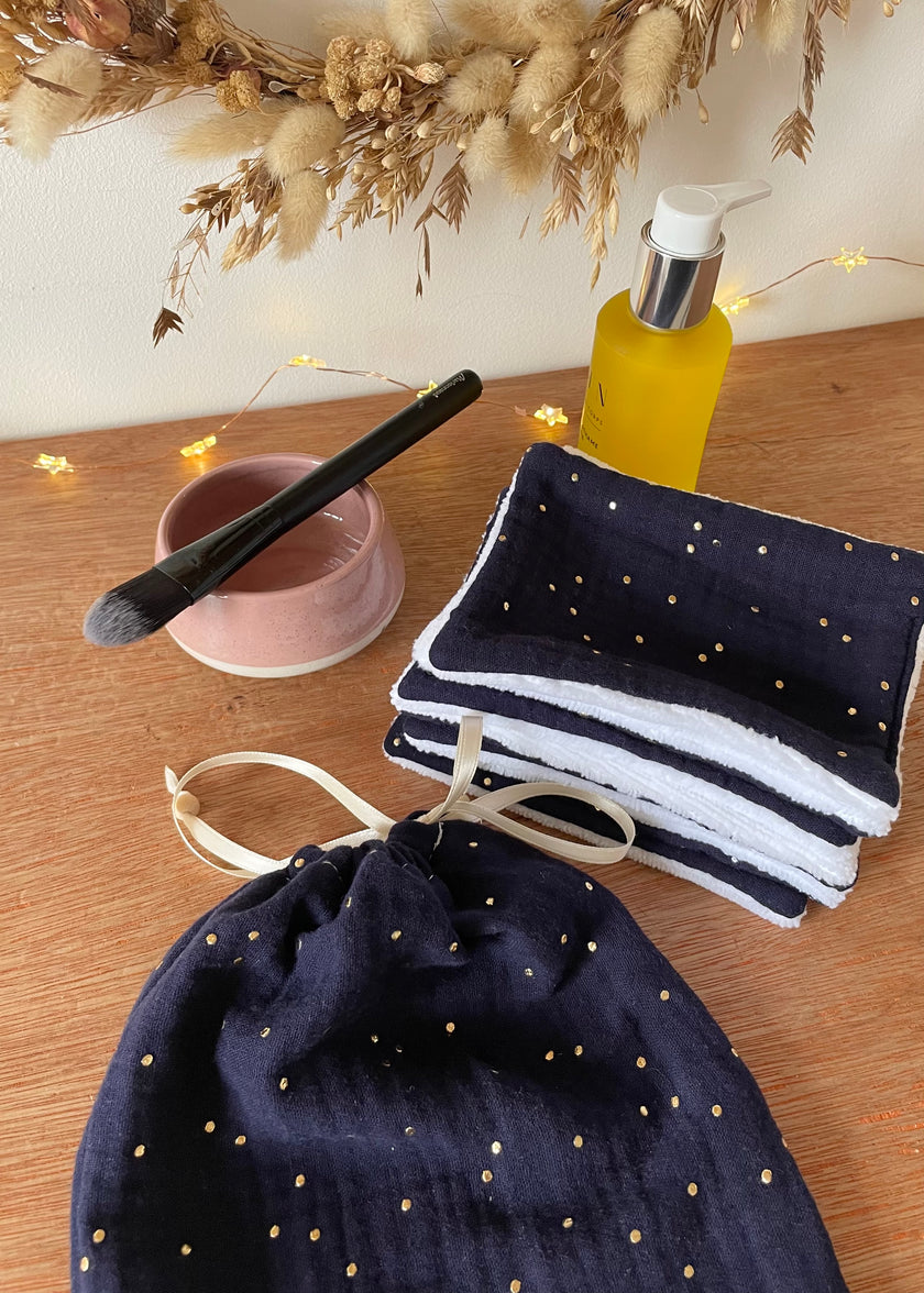 Lingettes démaquillantes femme bleu nuit