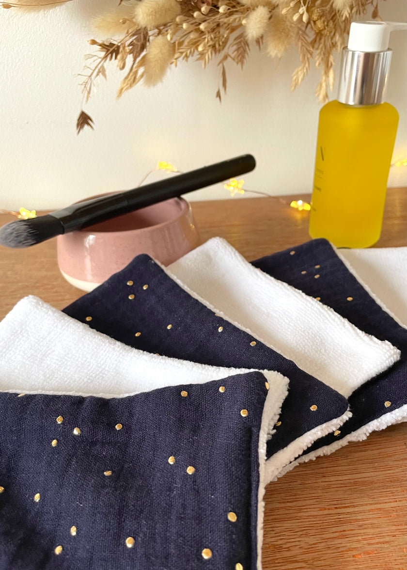 Lingettes démaquillantes femme bleu nuit