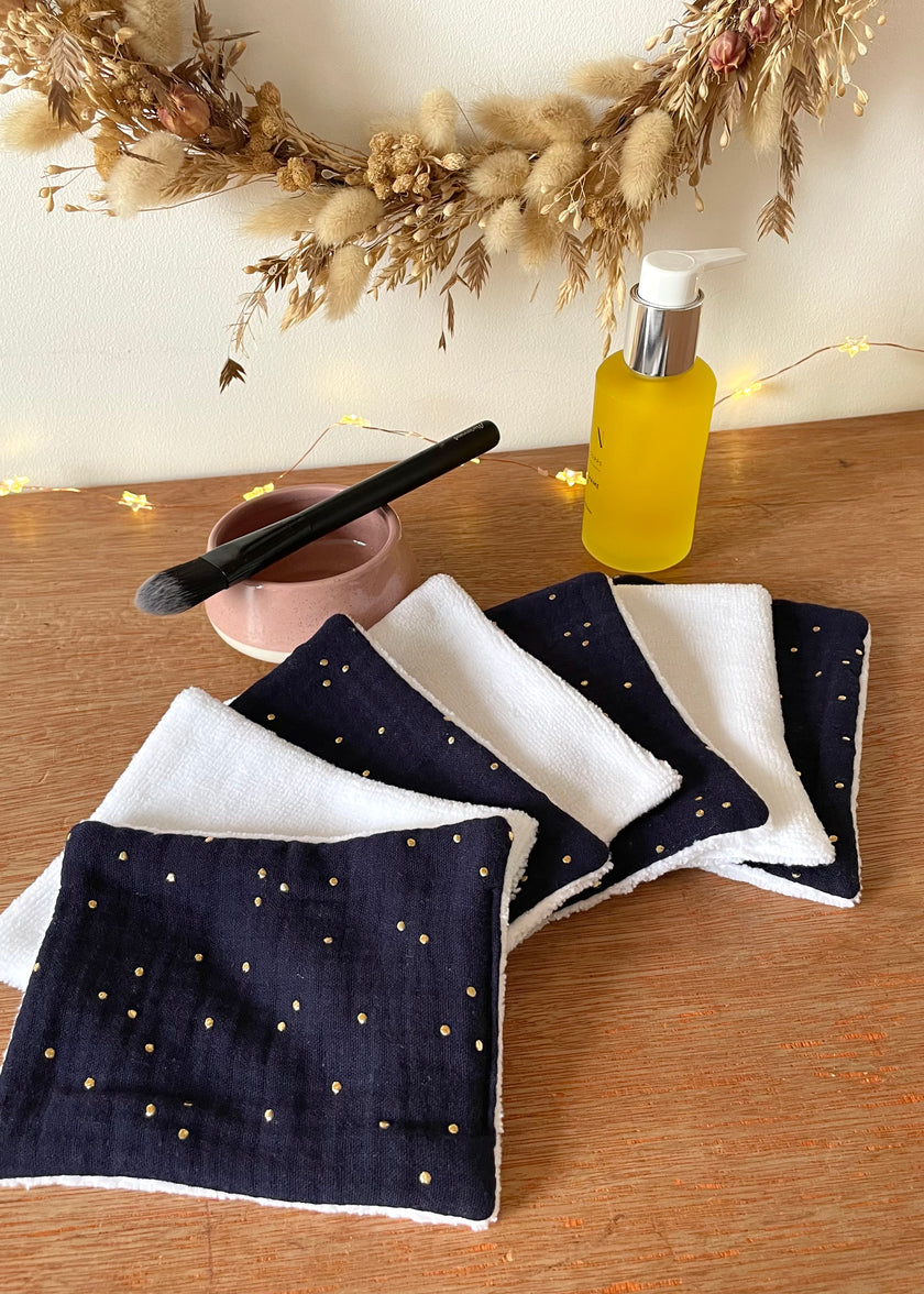 Lingettes démaquillantes femme bleu nuit